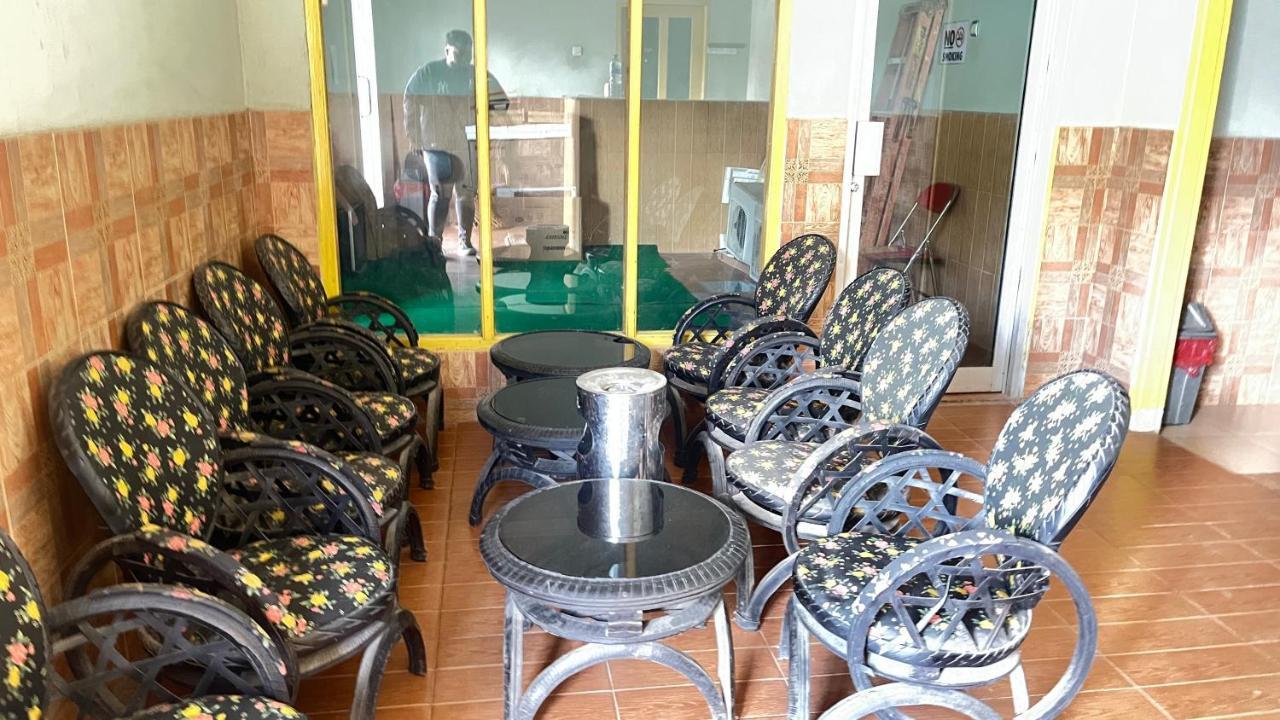 Oyo 93119 Guest House Leo Patra Muara Badak Buitenkant foto