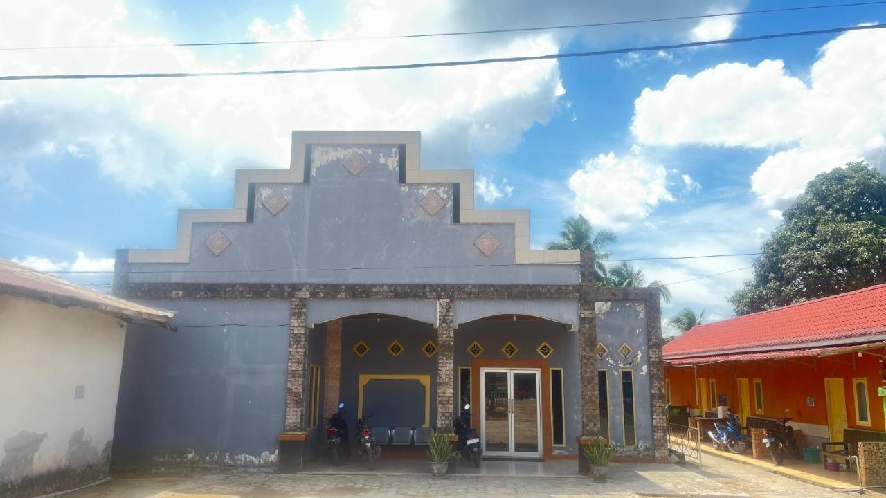 Oyo 93119 Guest House Leo Patra Muara Badak Buitenkant foto