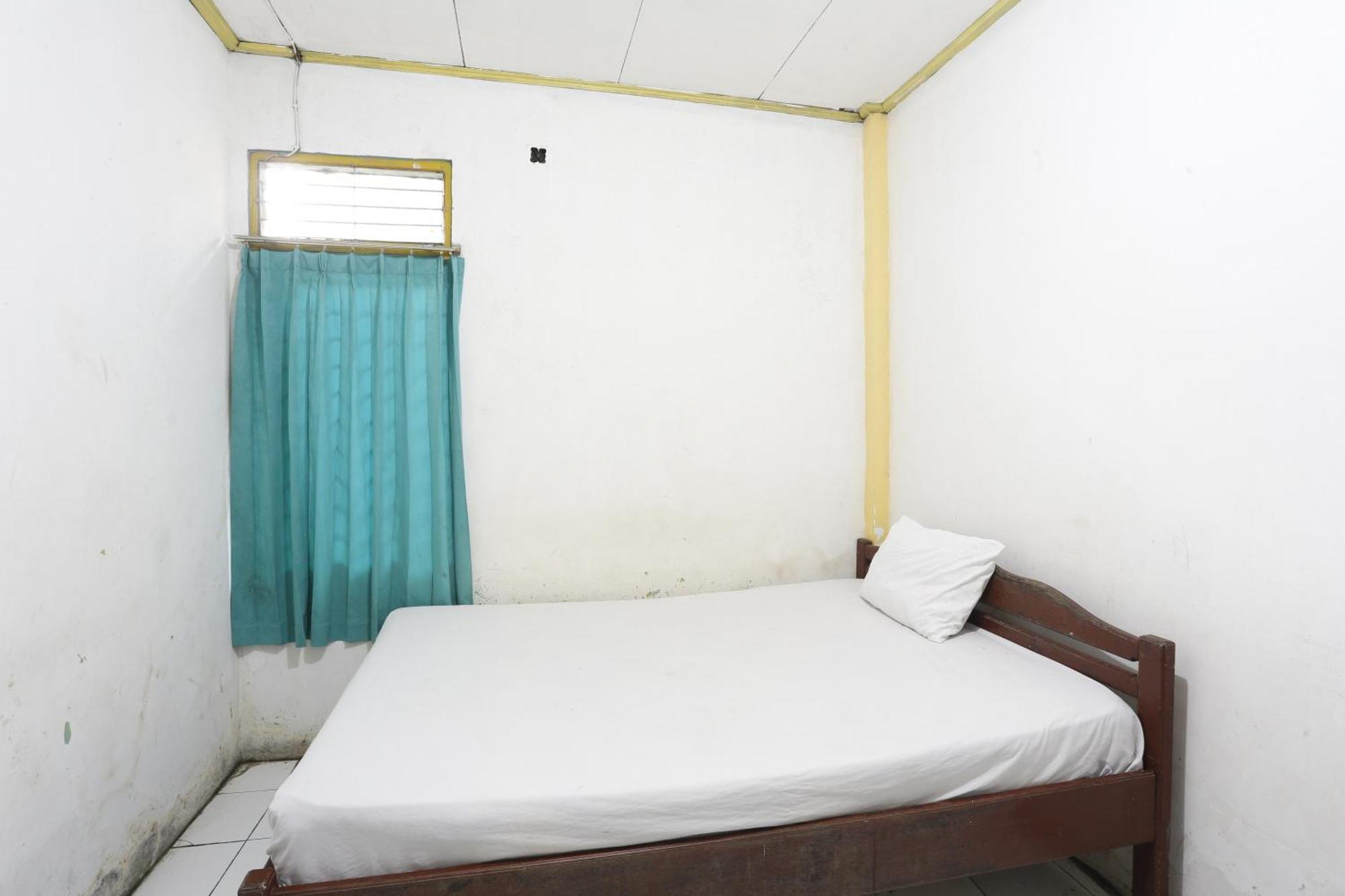 Oyo 93119 Guest House Leo Patra Muara Badak Buitenkant foto