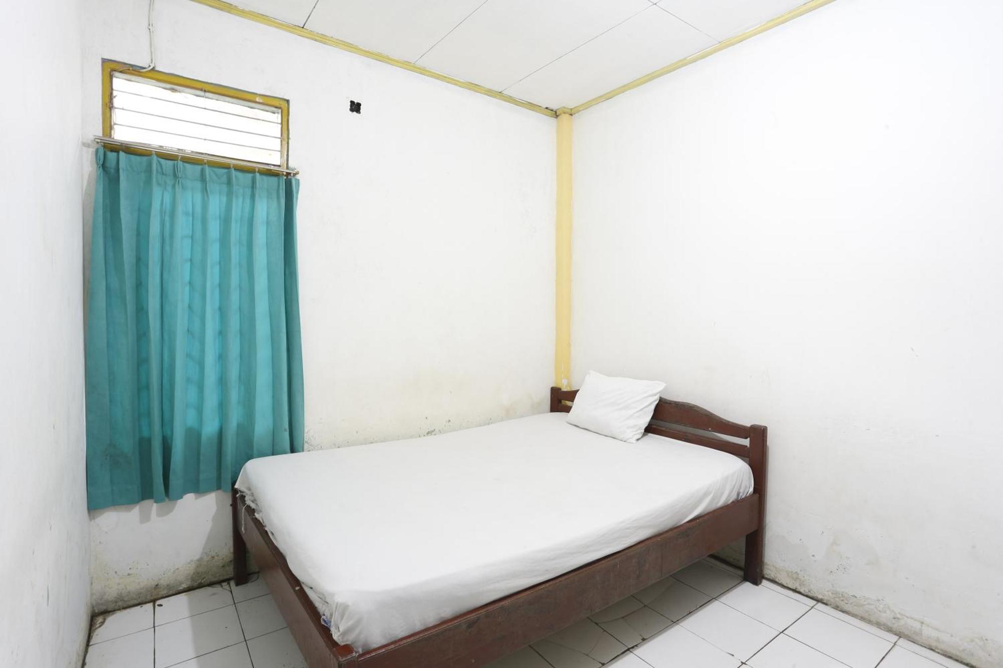 Oyo 93119 Guest House Leo Patra Muara Badak Buitenkant foto